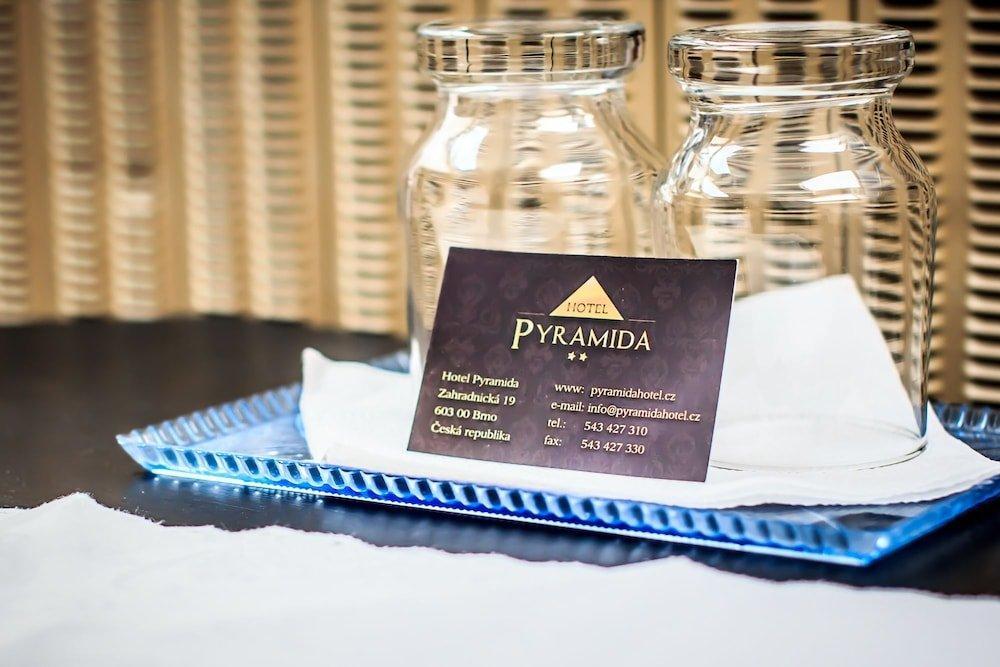 ברנו Hotel Pyramida מראה חיצוני תמונה