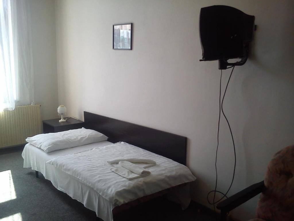 ברנו Hotel Pyramida מראה חיצוני תמונה