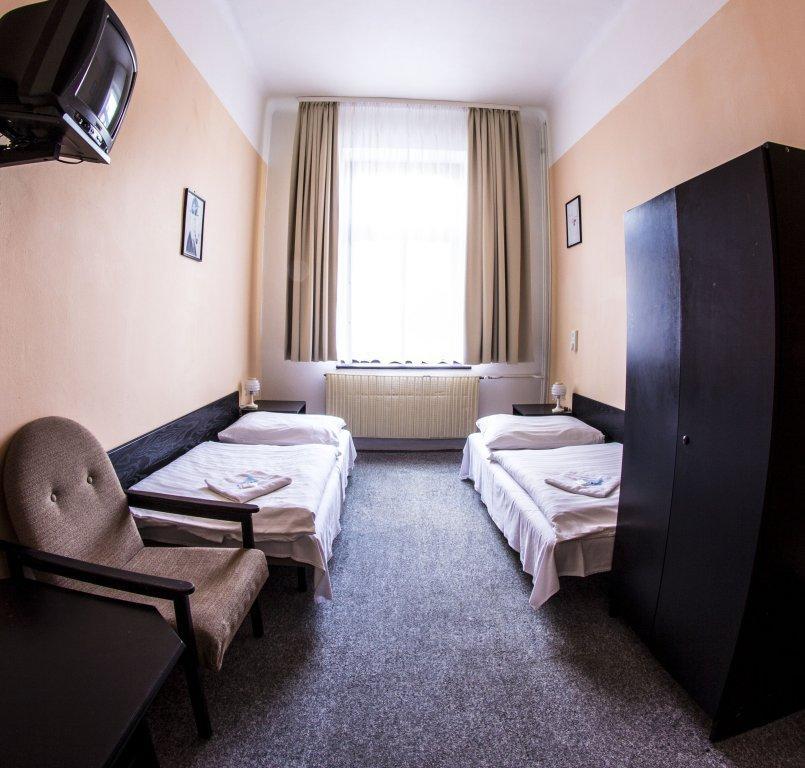 ברנו Hotel Pyramida מראה חיצוני תמונה