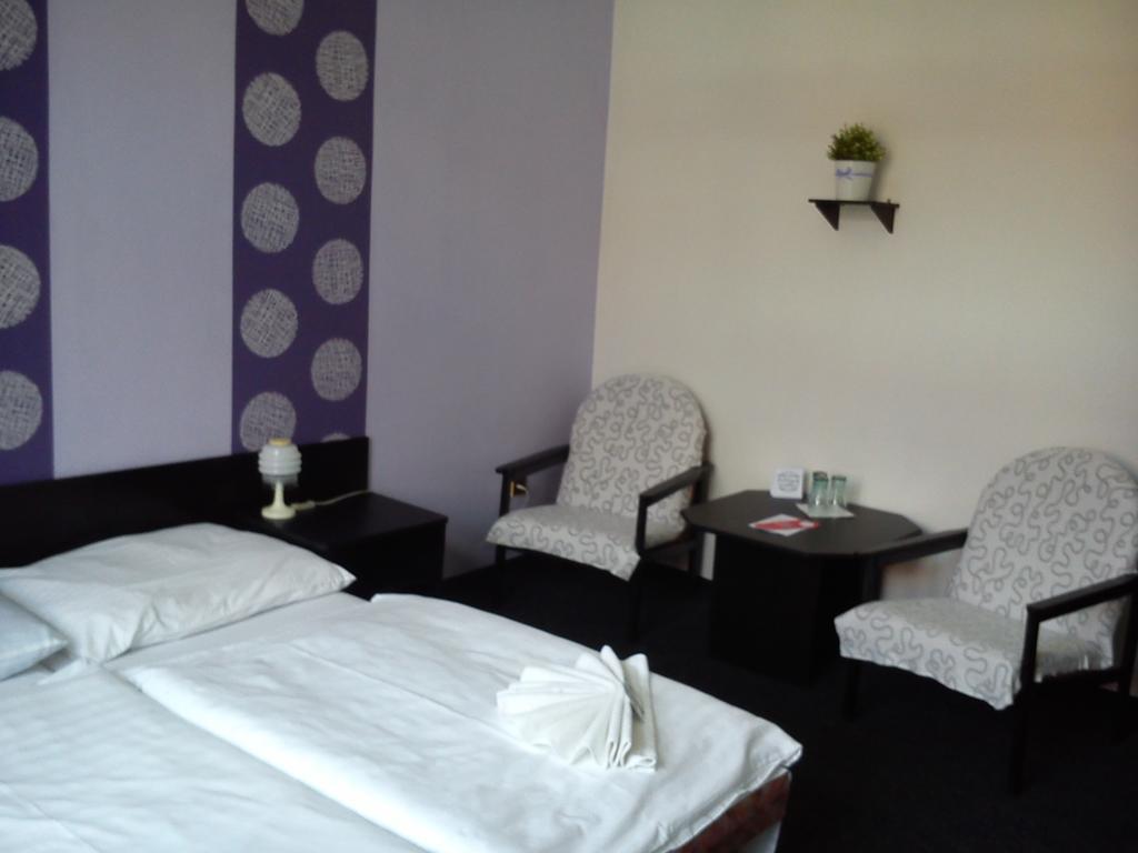 ברנו Hotel Pyramida מראה חיצוני תמונה