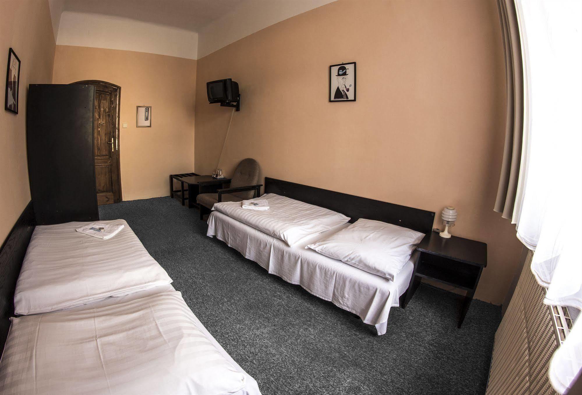 ברנו Hotel Pyramida מראה חיצוני תמונה