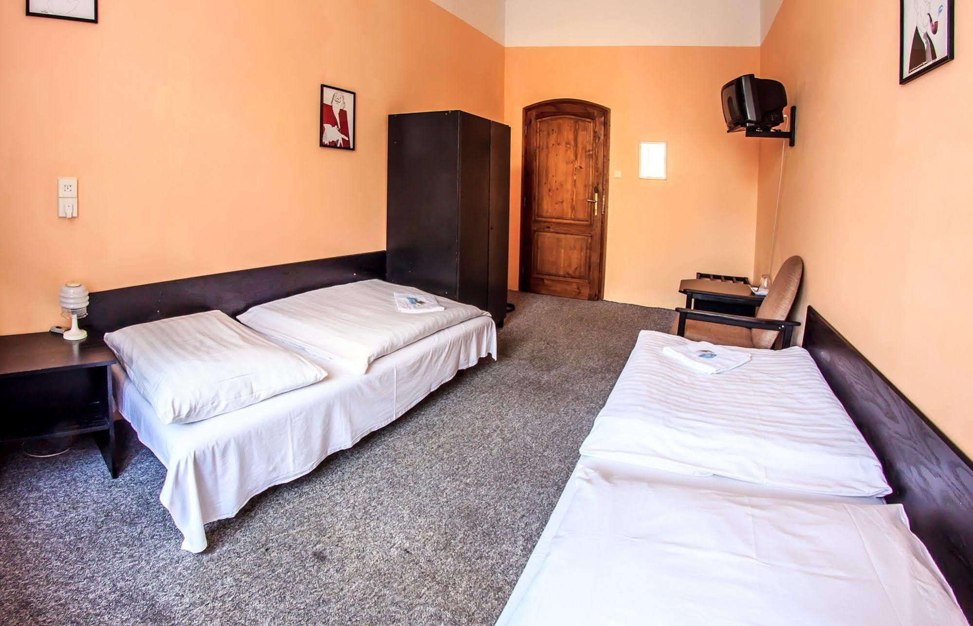 ברנו Hotel Pyramida מראה חיצוני תמונה
