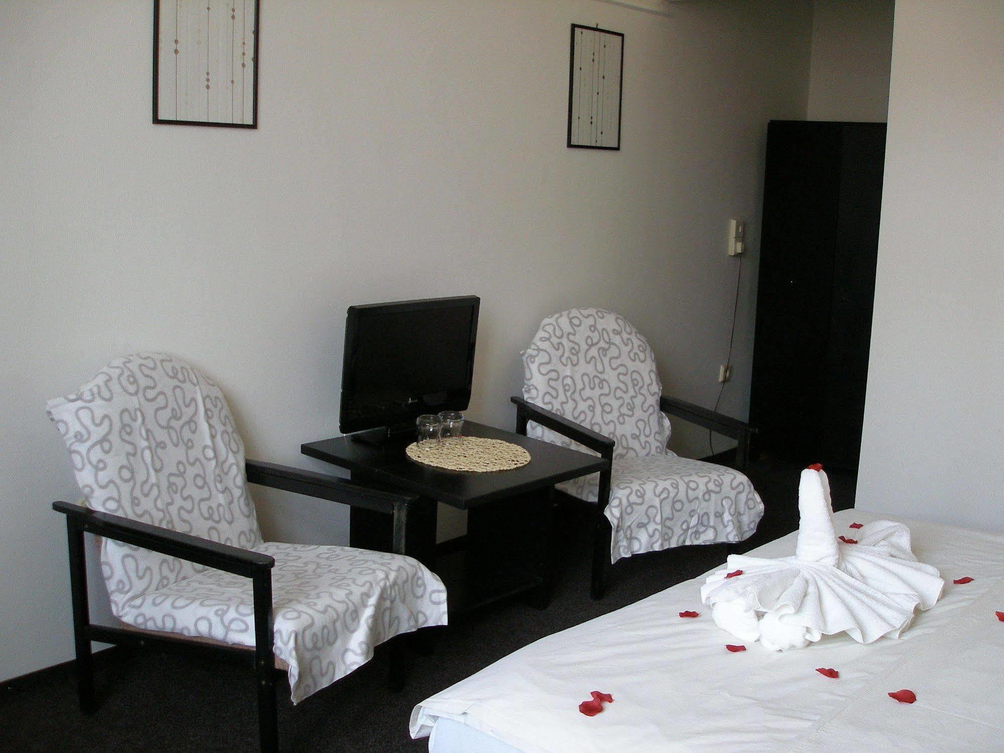 ברנו Hotel Pyramida מראה חיצוני תמונה