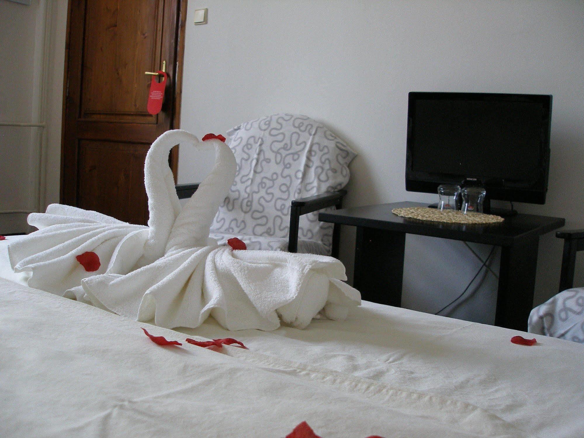 ברנו Hotel Pyramida מראה חיצוני תמונה